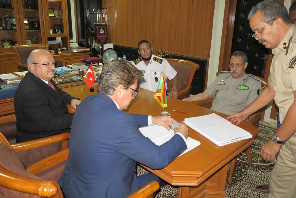 جلسة توقيع الاتفاق بين إدارة الأمن والشركة