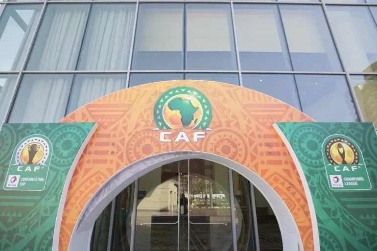 صراع الأجنحة بـ"الكاف" يهدد وحدة الخارطة الكروية في إفريقيا