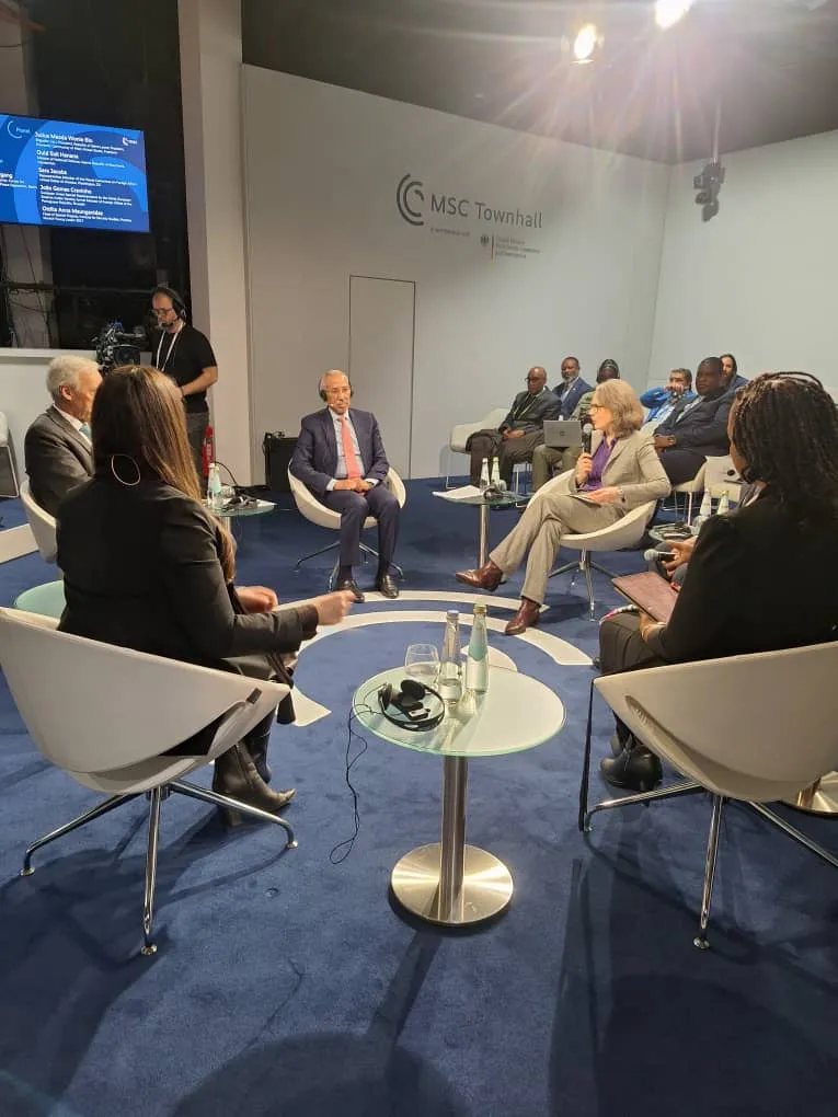 وزير الدفاع يستعرض من ميونيخ تجربة موريتانيا في محاربة الإرهاب