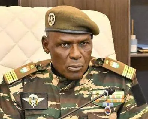 جنرال نيجري يدعو إلى الاستعداد للحرب مع فرنسا