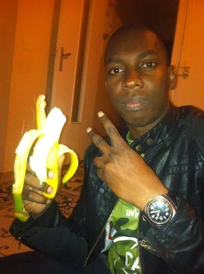 لاعب موريتاني يقشر موز العنصرية ضمن الحملة الحالية