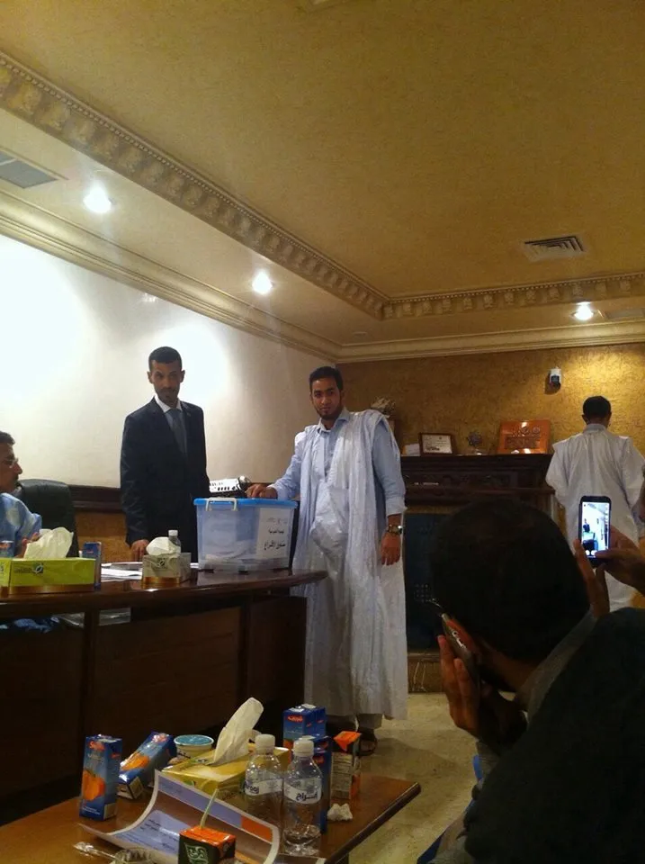 الجالية في الكويت تعيد الثقة في مكتبها السابق