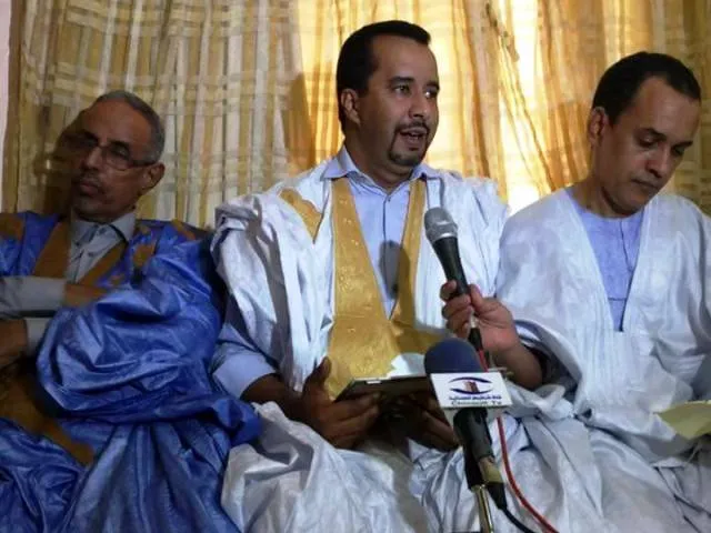 المحاضر أحمد بزيد خلال تقديمه لورقة عن دور الصالونات العربية في نشر ?