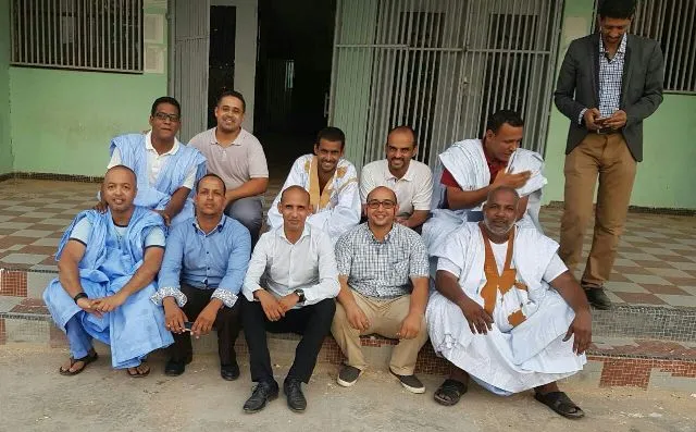 رجال أعمال وأساتذة يزورون فصلا جمعهم أيام الدراسة