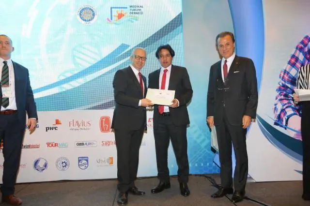 جامعة اسطبنول تكرم د.بدي ولد أبنو