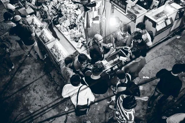 نص تقرير bloomberg عن صفقة تجسس القصر