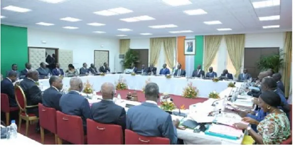 اجتماع سابق لمجلس الوزراء بساحل العاج.