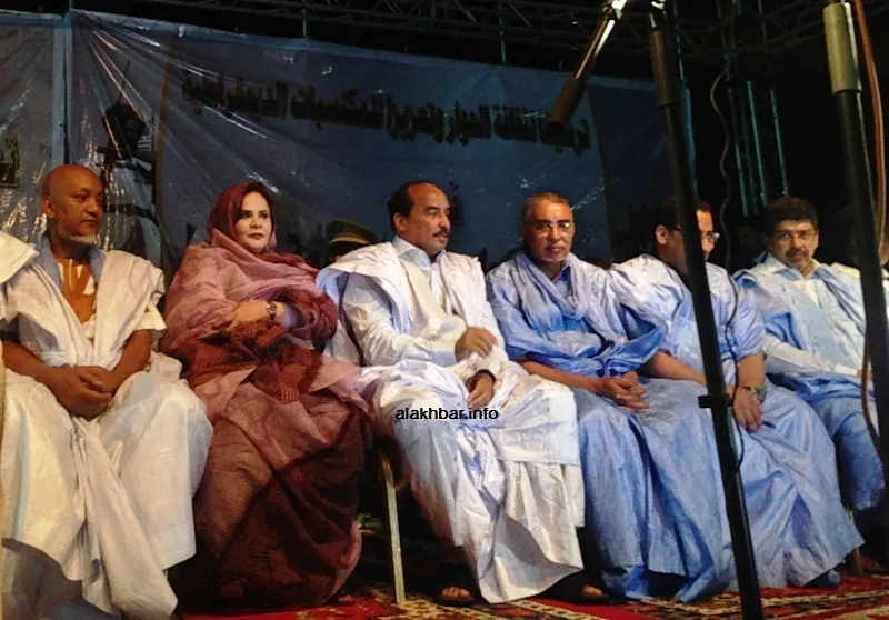 تقاسم الوزراء المنصة مع رؤساء الأحزاب من موالاة ومعارضة محاورة (الأخ