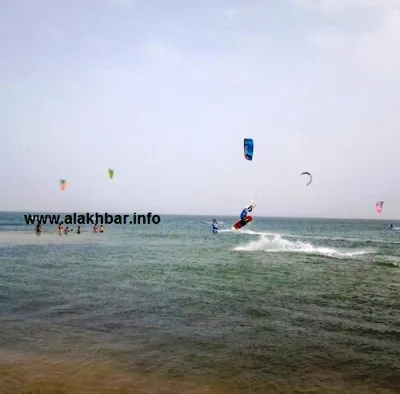 جانب من وصول المشاركين في بطولة التزلج على المياه قبالة كبانو1 (تصوير