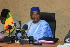 تيينا كوليبالي وزير الدفاع والمحاربين القدماء. 