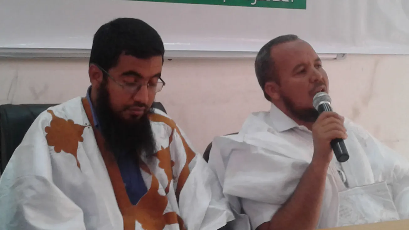 رئيس الكتلة الطلابية اتقانا ولد عابدين والأستاذ المحاضر الدكتور دار