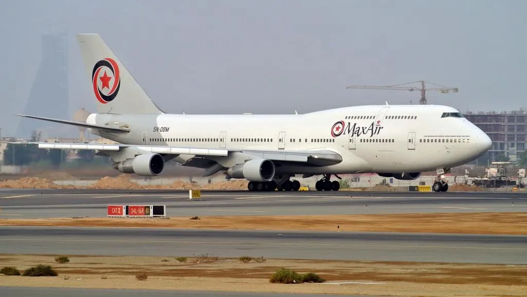 maxair_boeing_747-300_ur-sdv-1_0