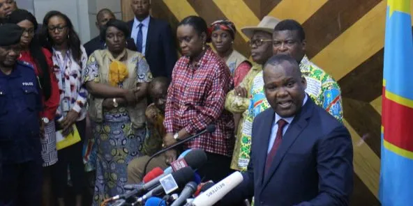 رئيس لجنة الانتخابات الكونغولية كورني نانغا خلال مؤتمر صحفي سابق با?