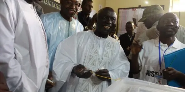 إدريسا سك: المترشح للانتخابات الرئاسية السنغالية لدى الإدلاء بصوته ?