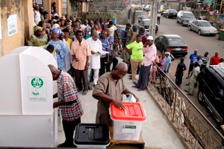 Nigerians-voting-768x512
