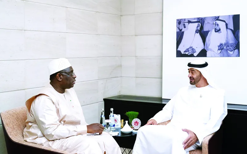 ولي عهد أالإمارات محمد بن زايد والرئيس السنغالي ماكي صال.