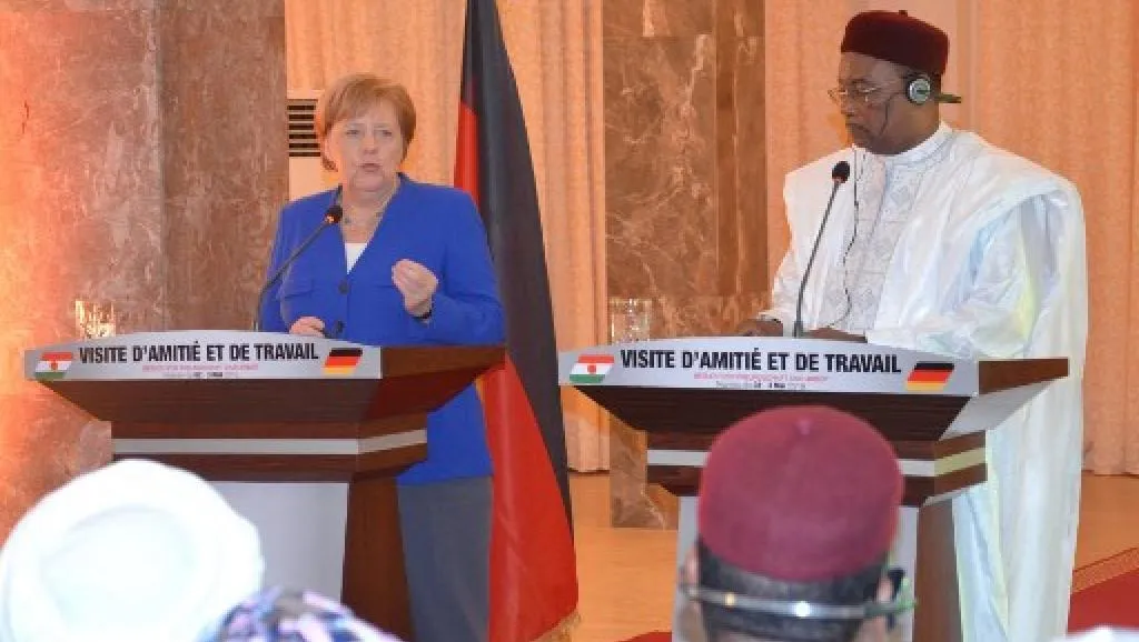 الرئيس النيجري محمدو إسوفو والمستشارة الألمانية أنجيلا ميركل