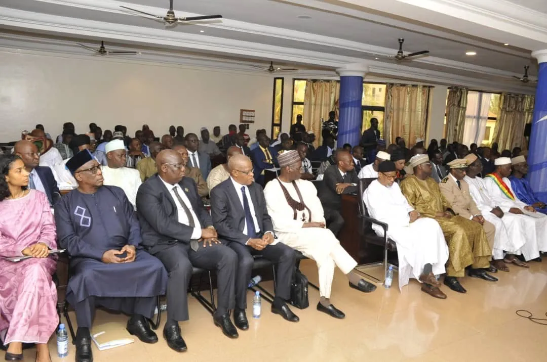 جانب من الحضور المشارك في المشاورا