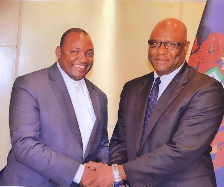 الشيخ عمر افاي: وزير الدفاع الغامبي الجديد مع رئيس البلاد آدما بارو