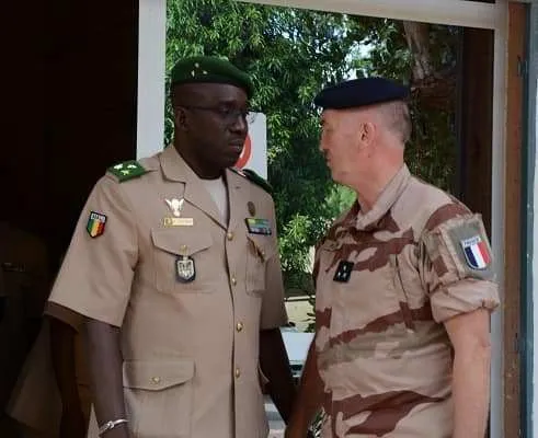 general-abdoulaye-coulibaly-chef-etat-major-armee-malienne-fama-soldat-militaire-pascal-facon-barkhane-armee-francaise-milita
