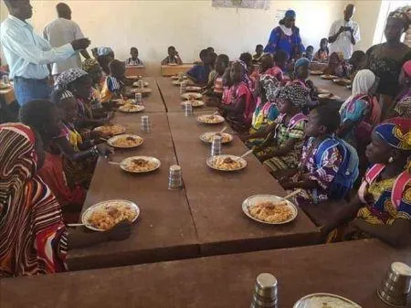 1809-69318-mali-la-norvege-apportera-3-4-millions-pour-la-fourniture-de-repas-scolaires-a-55-000-enfants_M