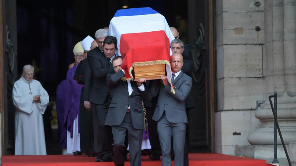 chirac-sortie_cercueil_sulpice_-m_0