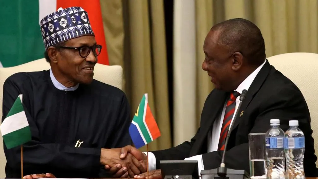 رئيس جنوب إفريقيا سيريل رامافوزا والرئيس النيجيري محمدو بخاري