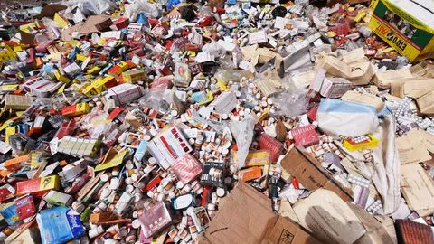 des-faux-medicaments-a-dakar-le-21-avril-2015_5352373