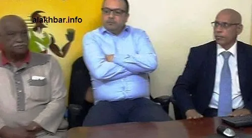 جانب من المؤتمر الصحفي مساء اليوم في نواذيبو لمنظمي الماراتون/ الأخب