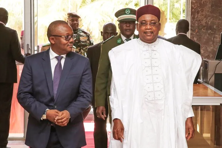 الرئيسان النيجري محمدو إسوفو والبيساوغيني عمارو سيسوكو إمبالو