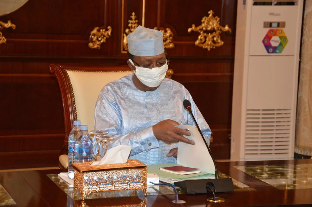 الرئيس اتشادي: إدريس ديبي 