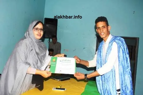 تكريم صاحب الرتبة الأولى في باكلوريا الأداب العصرية محمد هبي/ الأخبا