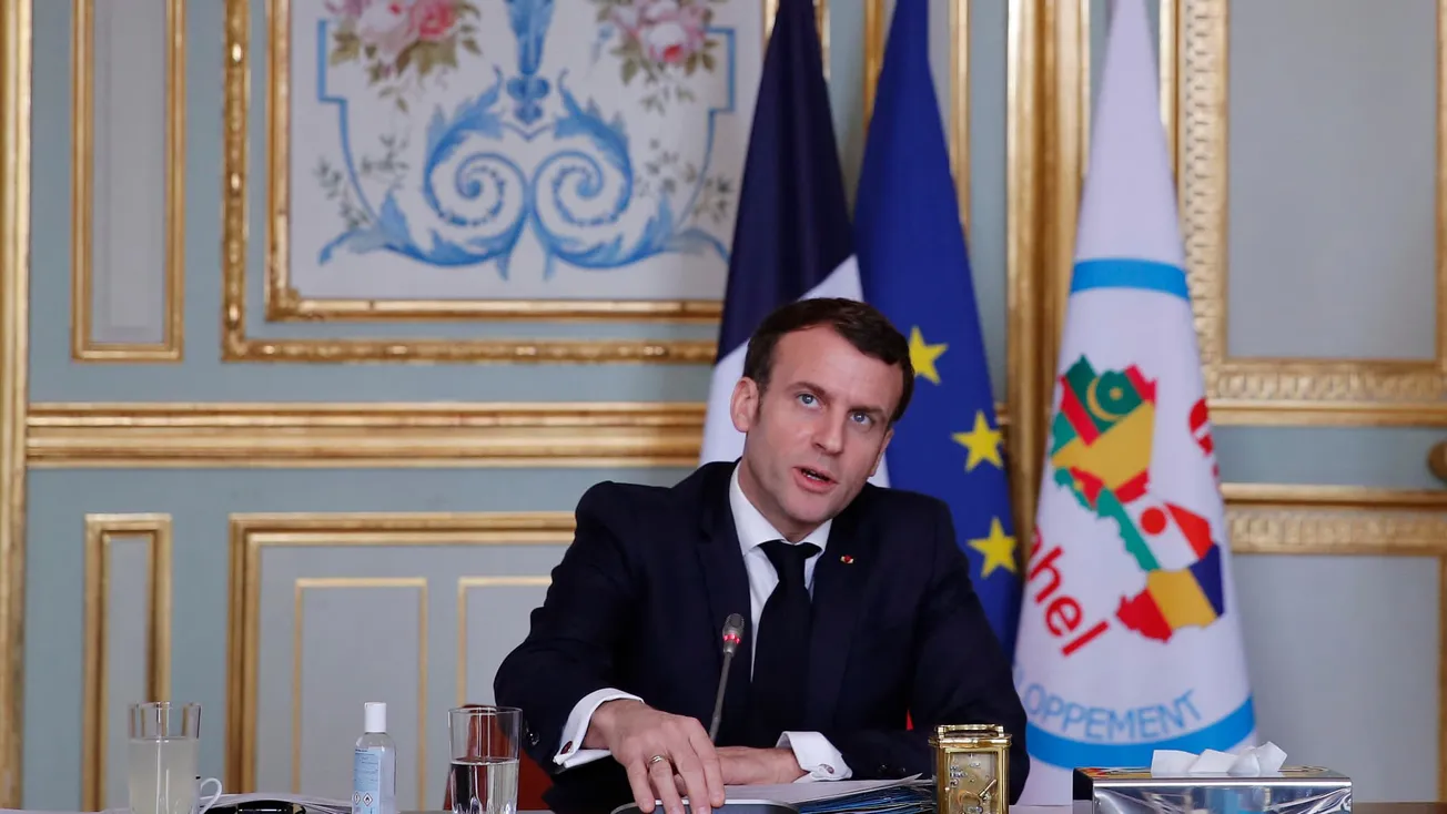 Emmanuel-Macron-lors-dune-visio-conference-avec-les-pays-du-G5-Sahel-le-16-fevrier-2021-a-lElysee-970034