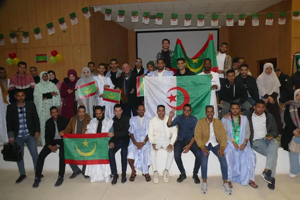 طلبة كانوا ضمن جمهور الاحتفال بالذكرى 61 للاستقلال الوطني