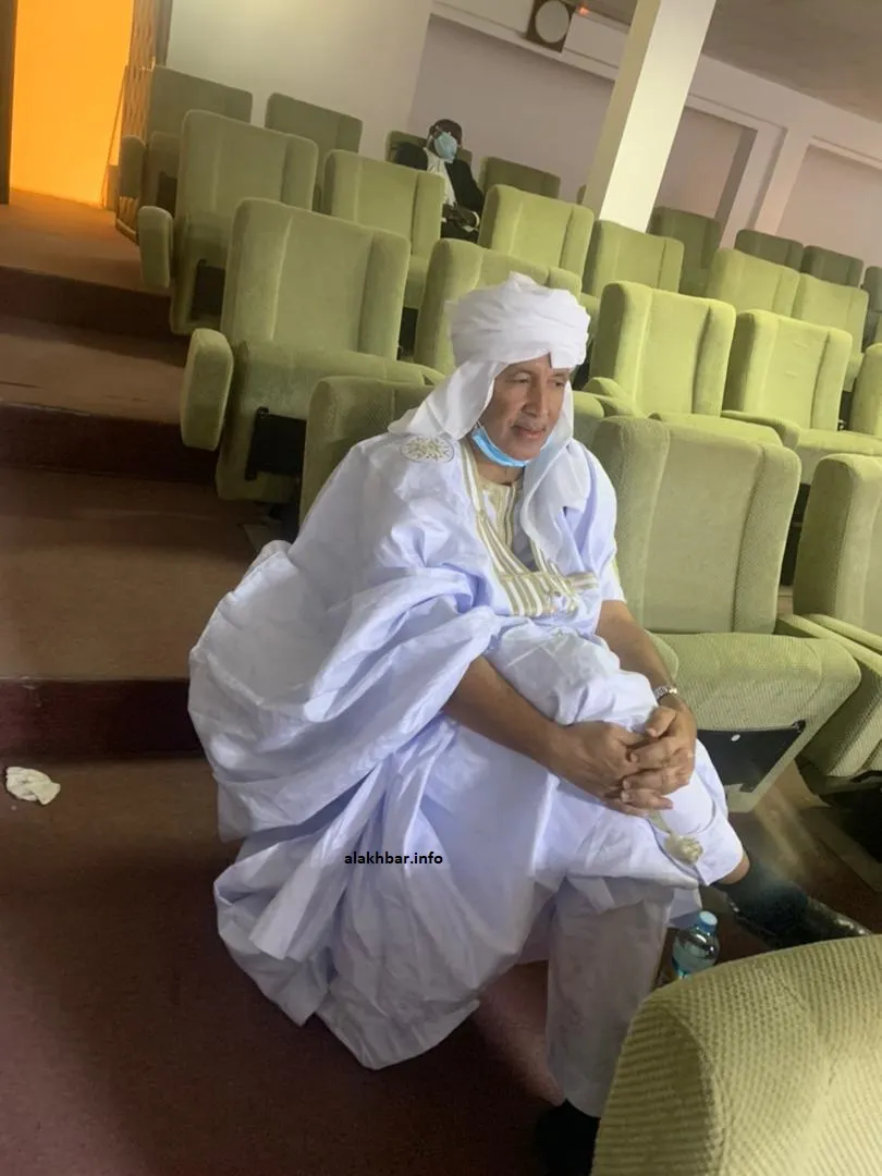رجل الأعمال محمد ولد انويكظ في قاعة الجمهور بالبرلمان اليوم