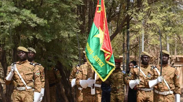 soldats-burkinabe-le-2-mars-2019-a-ouagadougou_6229566