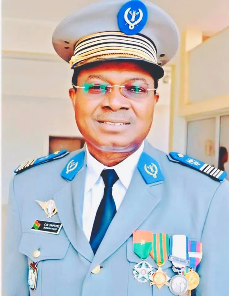 إيمي بارثيليمي سيمبوري: وزير الجيوش وقدماء المحاربين 