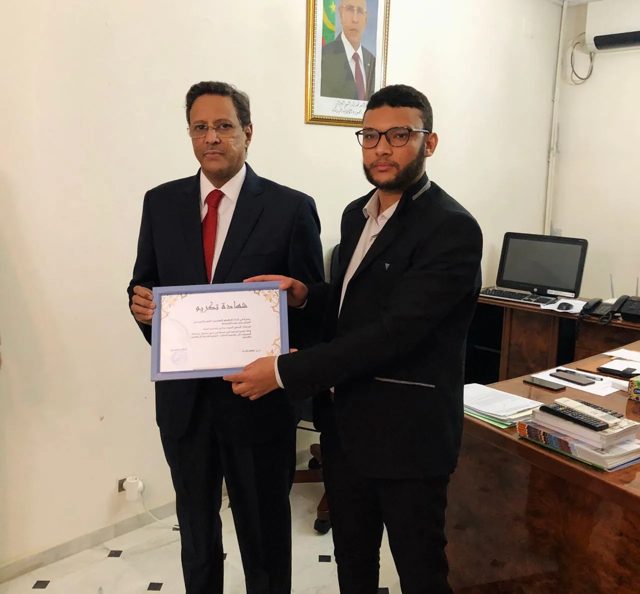 الاتحاد قدم درعا تكريميا للسفير الموريتاني في الجزائر ودادي ولد سيد?