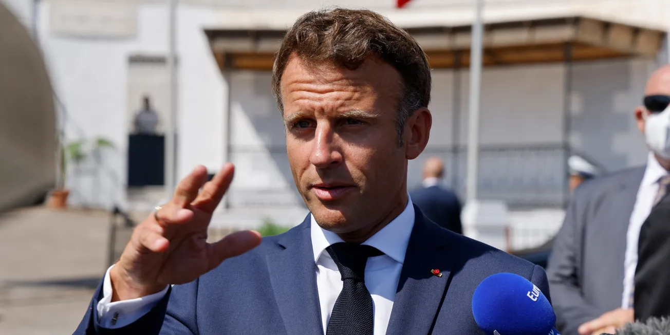 Emmanuel-Macron-aux-jeunes-Africains-Votre-avenir-ce-n-est-pas-l-anti-France