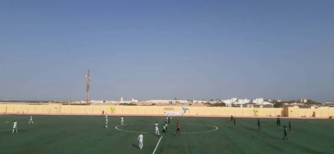 جانب من اللقاء الذي جمع نادي اسنيم وأنتر نواكشوط وانتهى بالتعادل الس