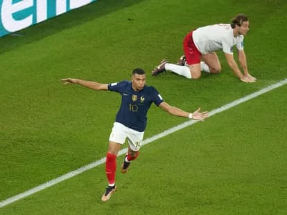 Mbappe-auteur-d-un-double-lors-de-France-Danemark-Coupe-du-monde-2022-1528688