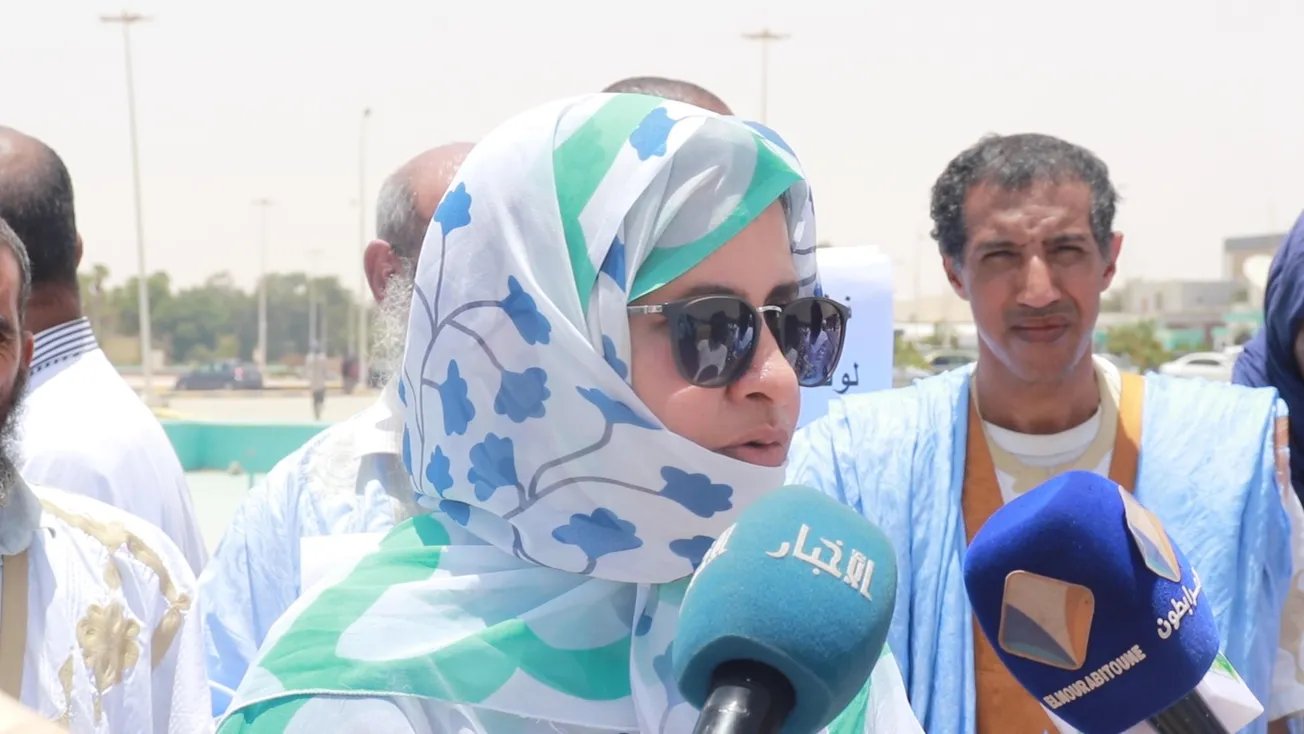 النائب البرلماني عن حزب تواصل ازعورة بيديه خلال كلمة لها في وقفة احت?