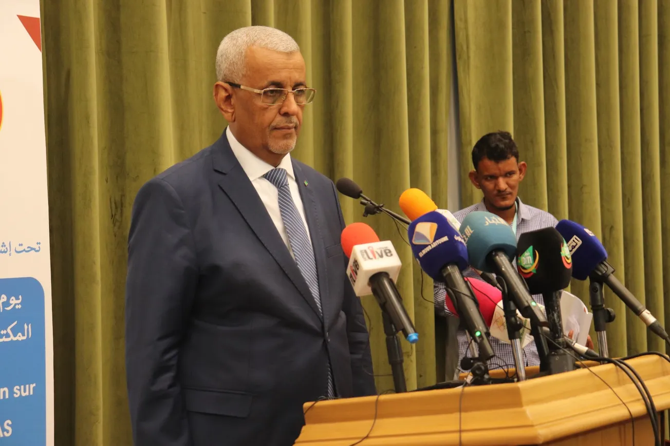وزير المياه والصرف الصحي الموريتاني سيدي محمد ولد الطالب اعمر خلال ا