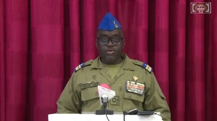 العقيد عبد الرحمن أمادو: وزير الشباب والرياضة الناطق باسم المجلس الع