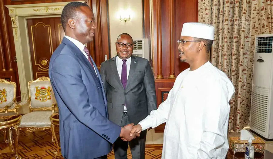 الرئيس الانتقالي اتشادي الجنرال محمد إدريس ديبي ورئيس الحكومة القيا