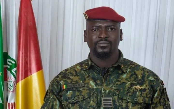 الرئيس الانتقالي لغينيا كوناكري: العقيد مامادي دومبويا 