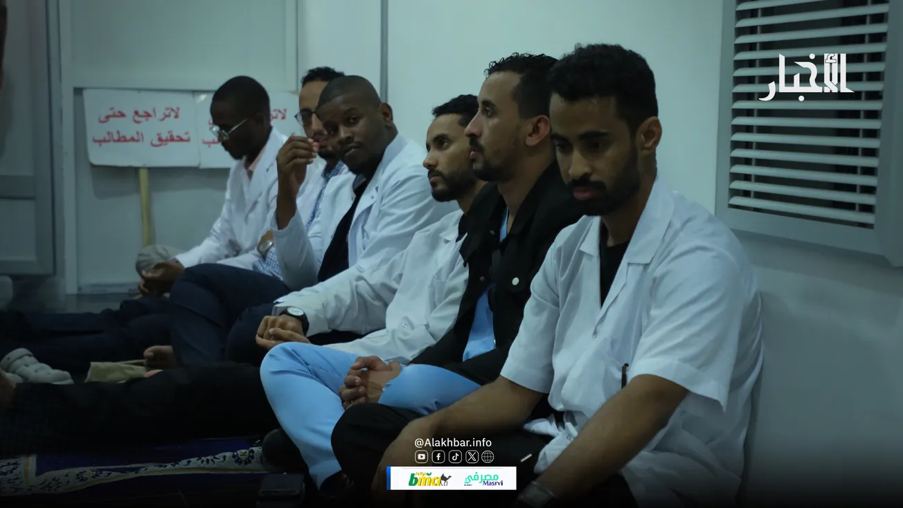 أعضاء مكتب نقابة الأطباء المقيمين، المضربين عن الطعام (الأخبار) 