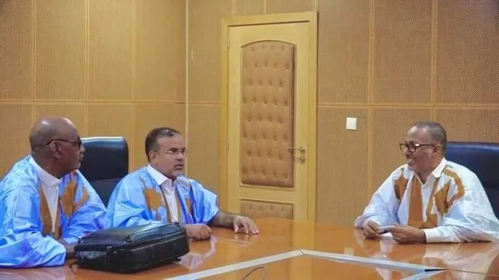 رئيس اتحاد الفنانين الموريتانيين محفوظ بوب جدو خلال لقائه مع رئيس ات