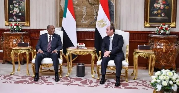 الرئيس المصري عبد الفتاح السيسي ورئيس مجلس السيادة السوداني عبد الف?