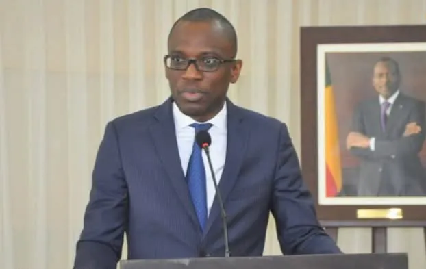 أولوشيغون أجادجي باكاري: وزير خارجية بنين